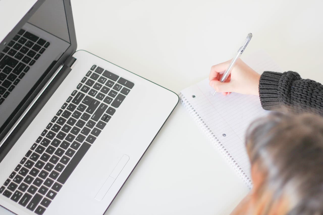 Who Manages a Dedicated Software Development Team?